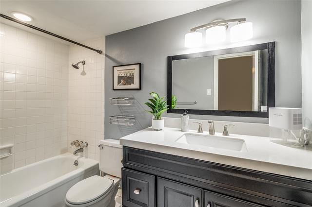 Building Photo - 4020 Holland Ave