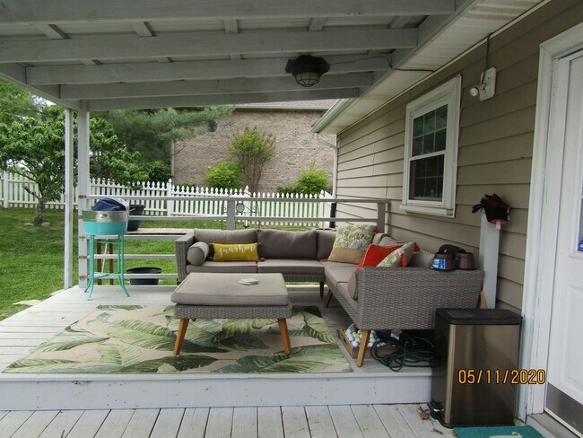 Building Photo - 802 Greenview Cir
