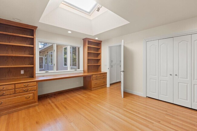 Building Photo - 27696 Vogue Ct