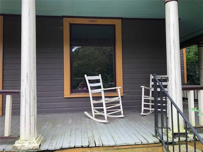 Building Photo - Rooms for rent in a shared home