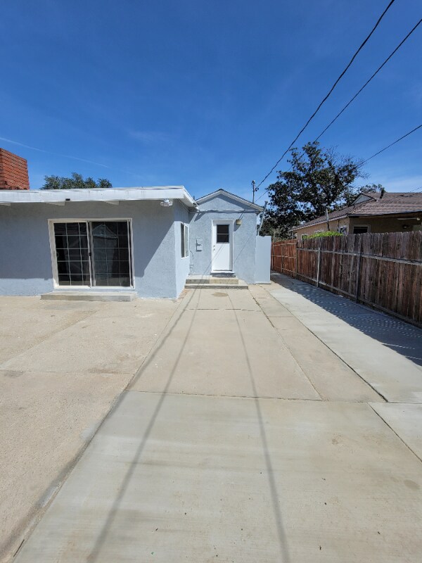 Building Photo - 6503 White Oak Ave