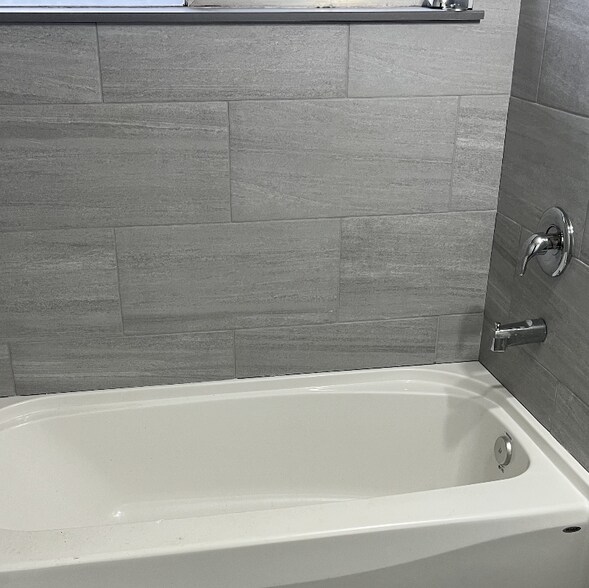 Building Photo - 2407 Duportail St