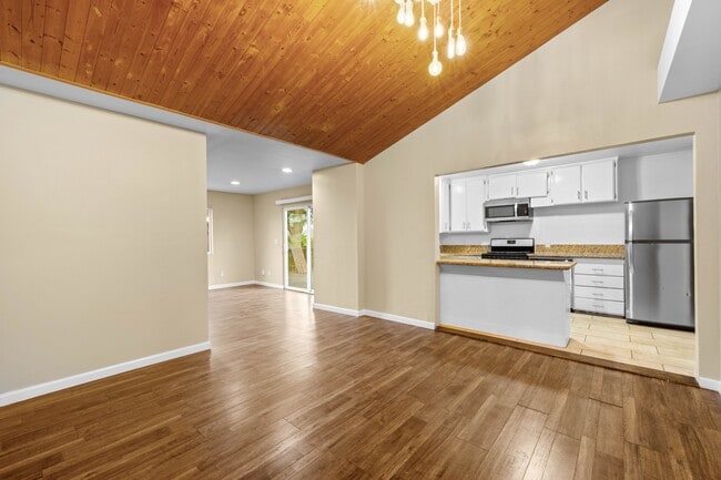 Building Photo - 5423 Mary Ln Dr