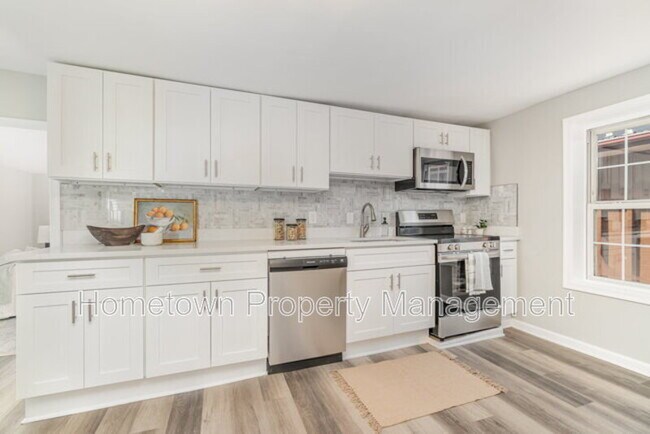 Building Photo - 28 W Main St