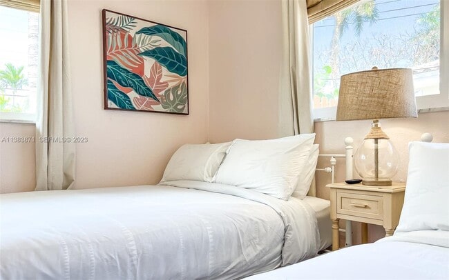 Building Photo - 1466 NE 57th Ct