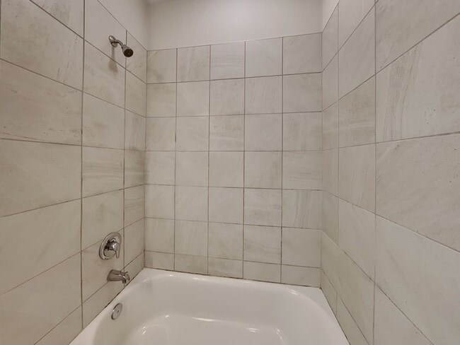 Building Photo - 895 Brutus Terrace