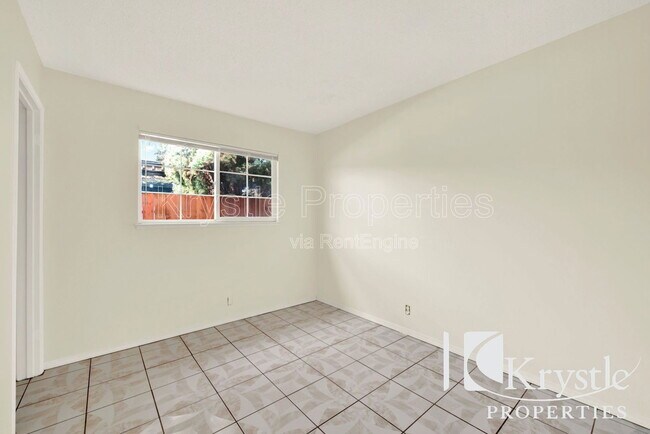 Building Photo - 126 Violet Dr