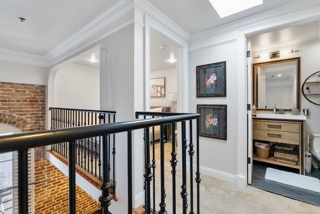 Building Photo - Stunning 2-Story Loft in the Heart of Downtown