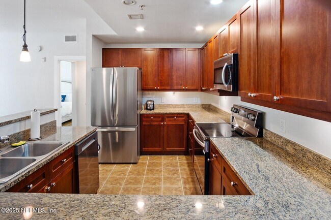 Building Photo - 945 Registry Blvd