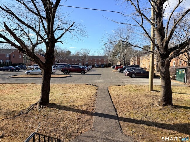 Building Photo - 5 Grandview Dr