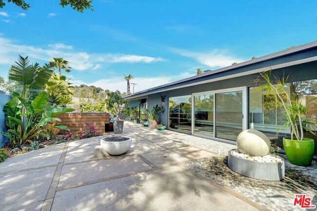 Building Photo - 2755 Carmar Dr