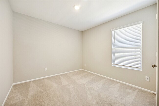 Building Photo - 27122 Breakaway Ln