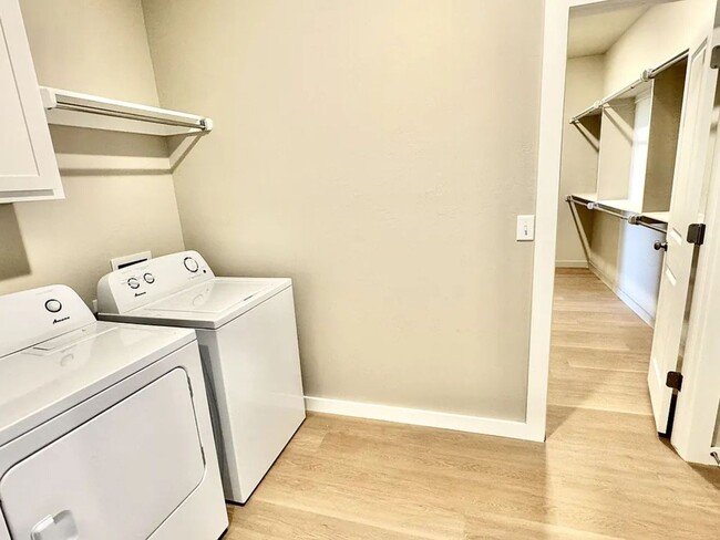 Building Photo - Pet-Friendly 3-Bed Home in Edmond - Move-In Ready!