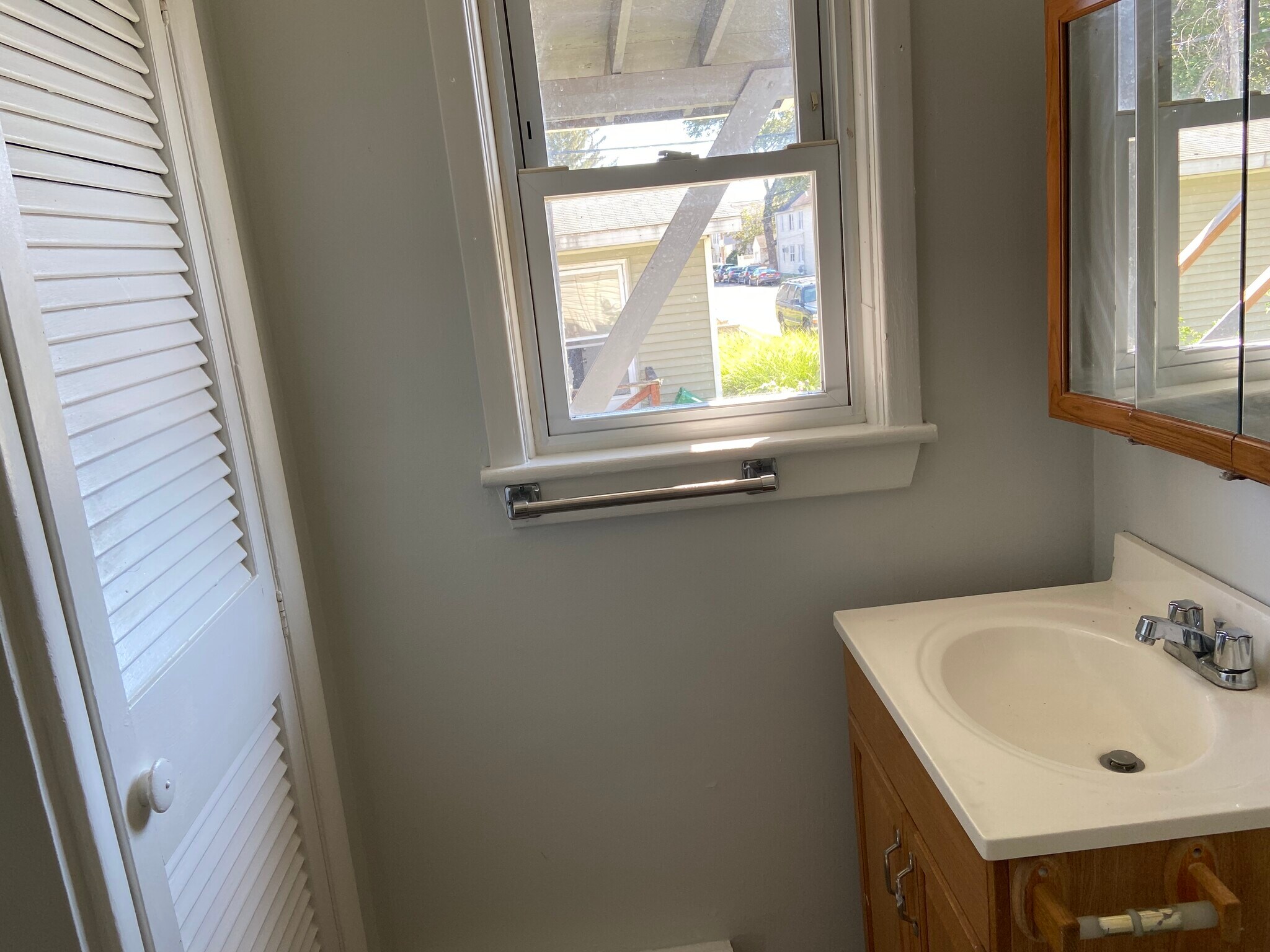 Building Photo - 1300 6th Ave