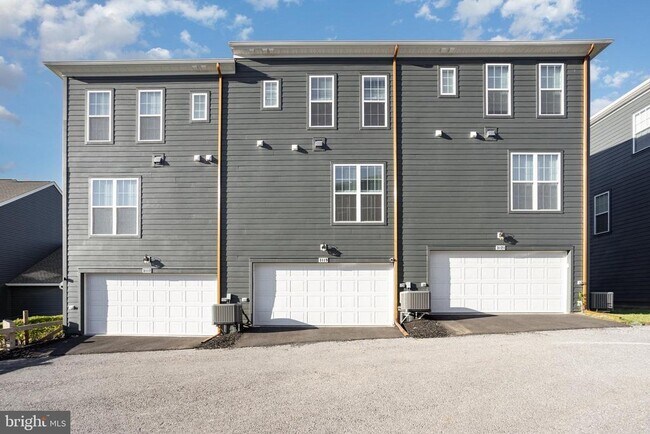Building Photo - 3119 Herr St