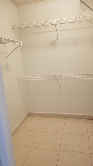 Building Photo - 14060 Greentree Dr