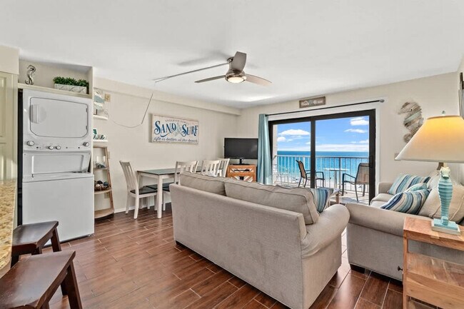 Building Photo - 8743 Thomas Dr