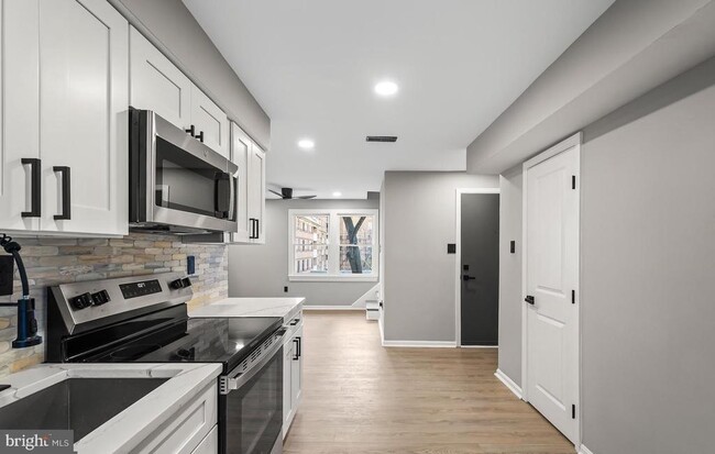 Building Photo - 1527 N Colonial Terrace