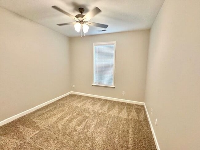 Building Photo - Now Leasing a 5-bedroom 3 bath home in Byh...