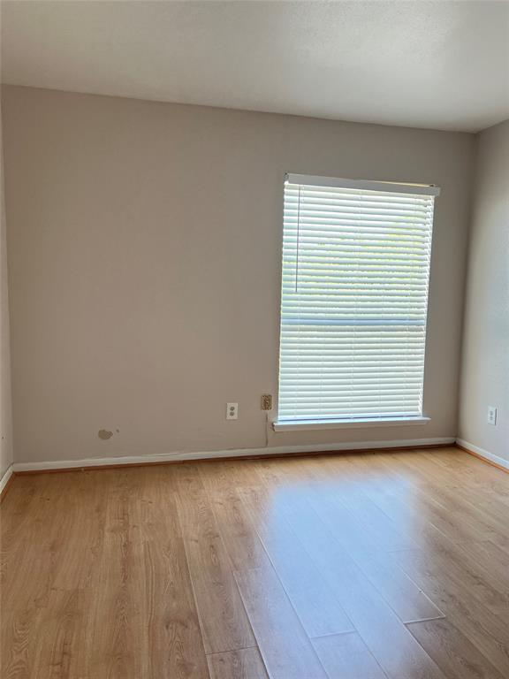 Building Photo - 2814 S Bartell Dr