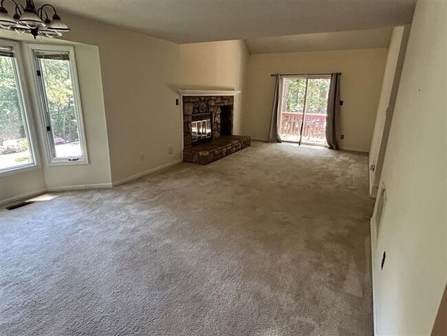 Building Photo - 4 Bed | 2 Bath Townhouse near NCSU - MOVE ...