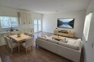 Building Photo - 6504 Tujunga Ave