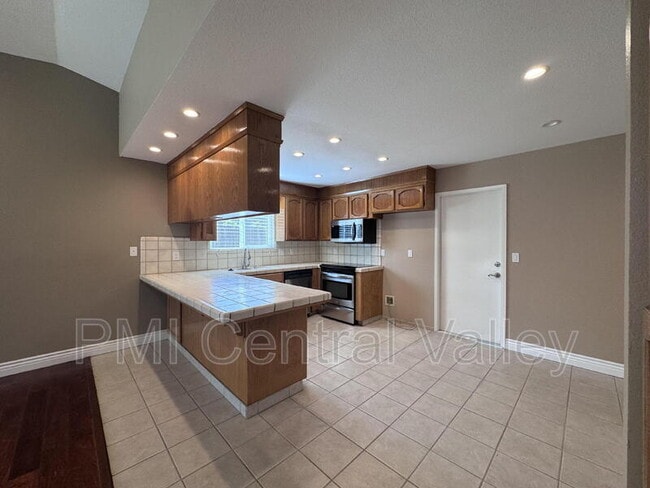 Building Photo - 2104 Graywood Ct