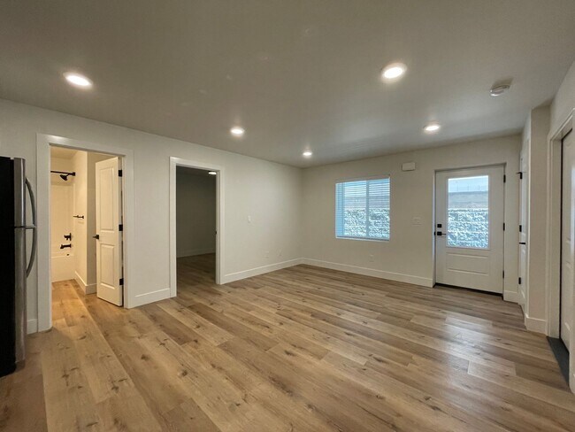 Building Photo - VJH1487