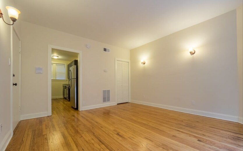 Building Photo - 4036 N Ashland Ave