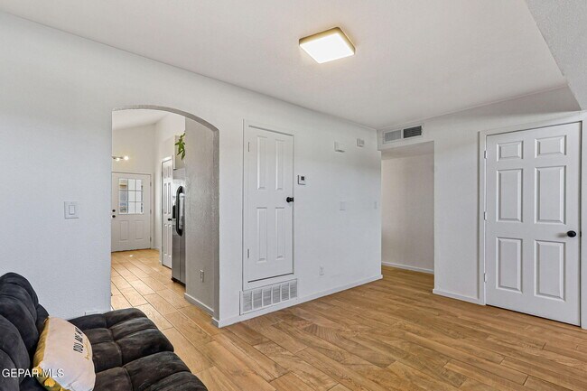 Building Photo - 3936 Tierra Arena Dr