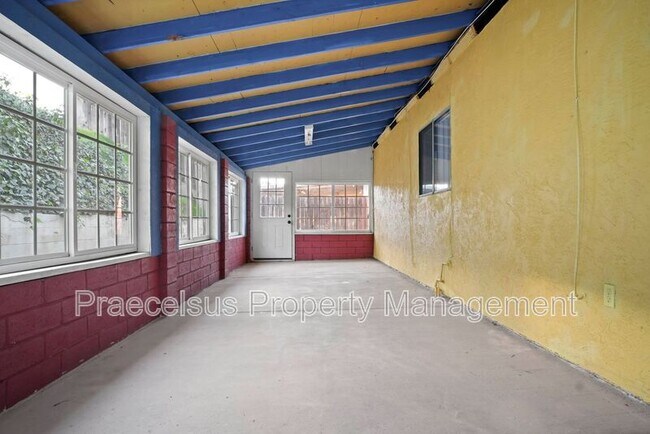 Building Photo - 1696 Shooting Star Ct