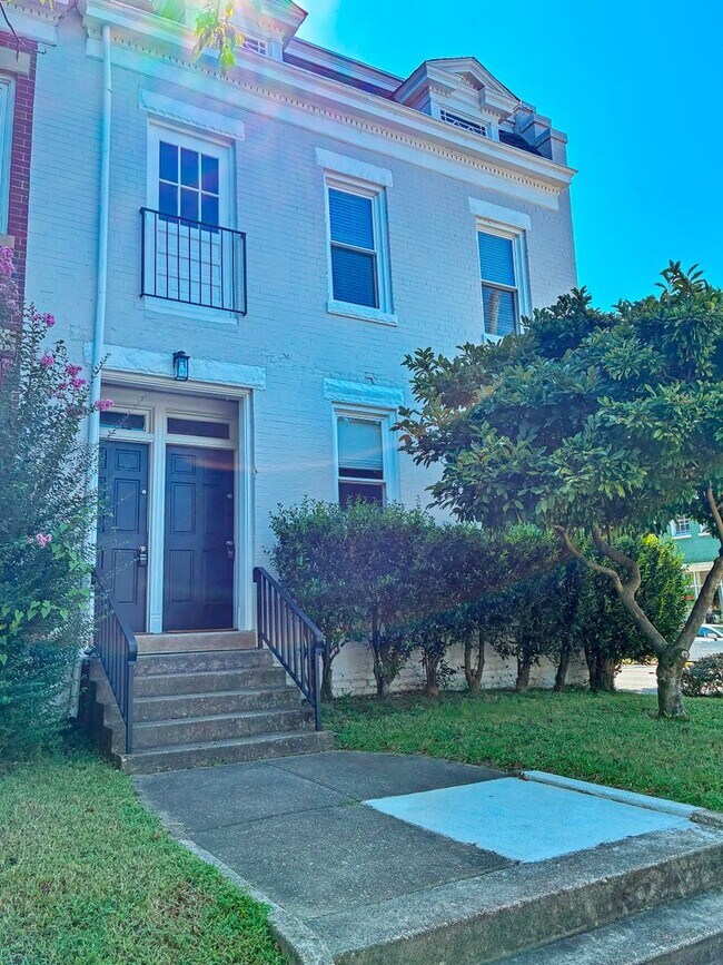 Building Photo - 1 N Allen Ave