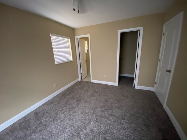 Building Photo - 1055 Greco Rd