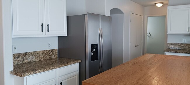 Building Photo - 3 Bed / 2 Bath with Loft and Pool
