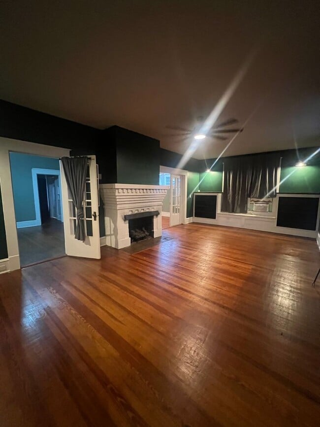 Building Photo - Historic Highland Beauty WITH Garage Apartment!