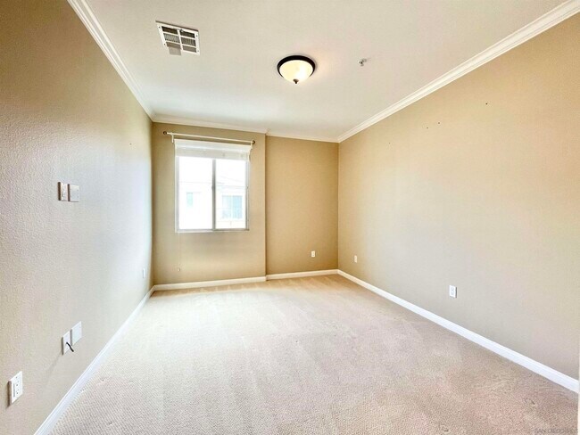 Building Photo - 3857 Pell Plz