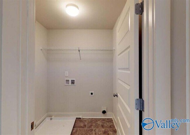 Building Photo - 7601 NW Ashor Dr