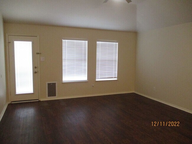 Building Photo - 5144 Waterview Ct