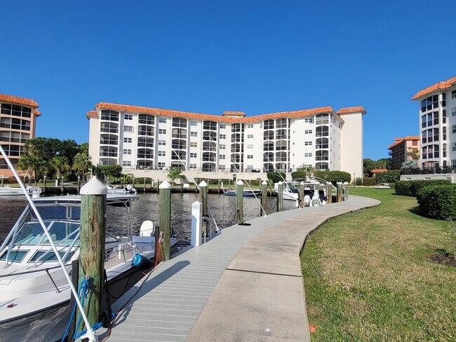 Building Photo - 2871 N Ocean Blvd
