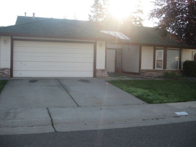 Primary Photo - 4 Bedroom Home in Elk Grove!