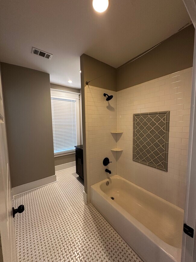 Building Photo - 226 N McNeil St