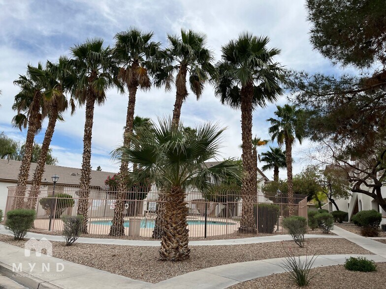 Building Photo - 5655 E Sahara Ave