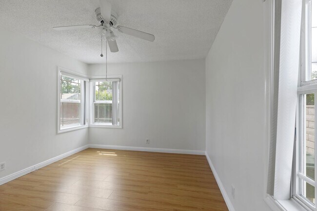 Building Photo - Charming 3 Bedroom / 1.5 Bathroom Home in ...