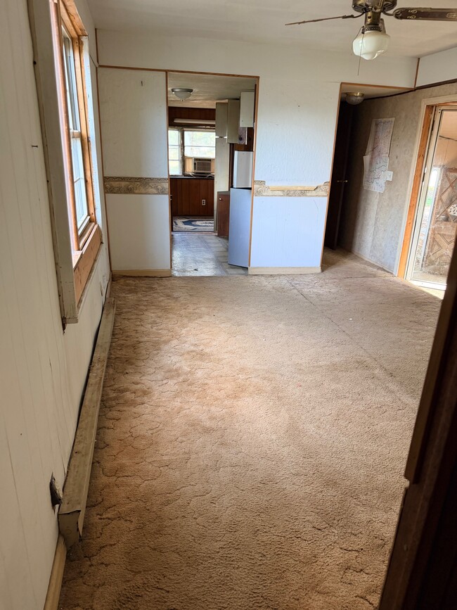 Building Photo - 301 Crist St