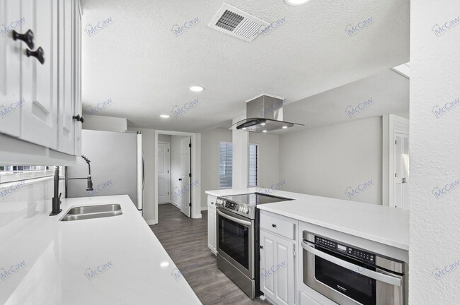 Building Photo - 5028 Groom Ln