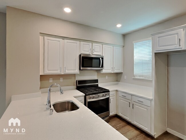 Building Photo - 1502 Cherry Cir