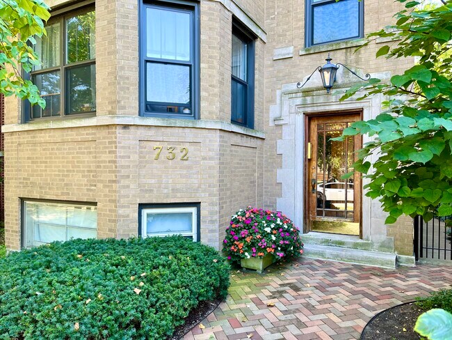 Building Photo - 732 Mulford St