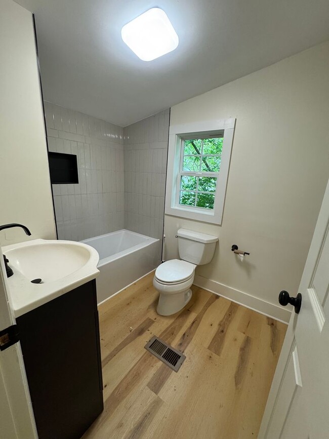 Building Photo - Gorgeous Fully Remodeled 2-Bedroom Home in...