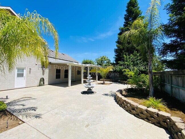 Building Photo - 7115 N Cecelia Ave