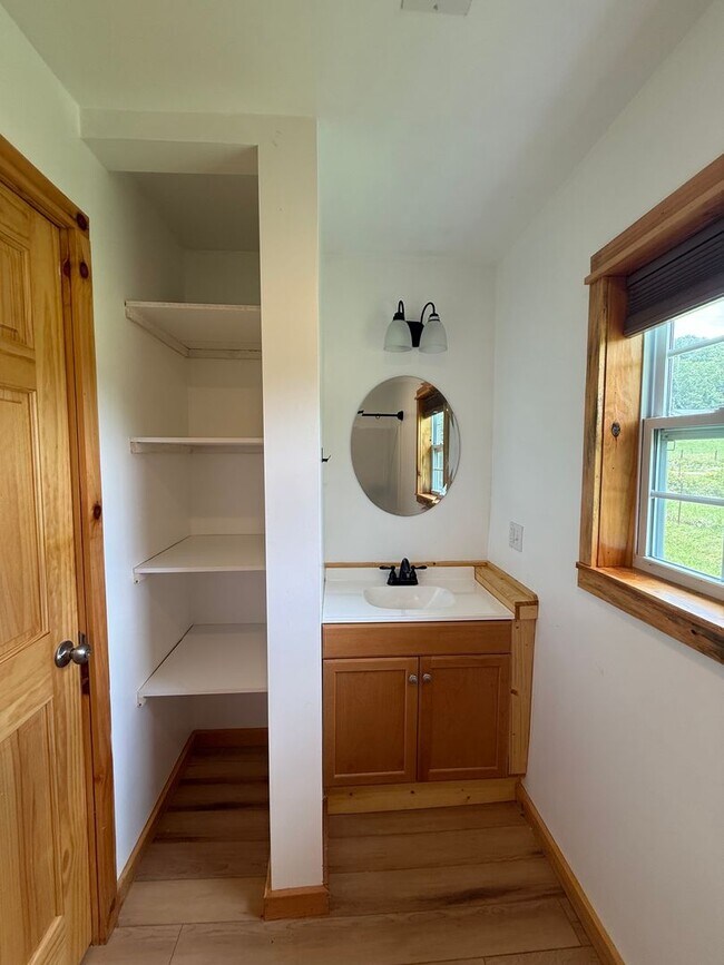 Building Photo - Updated 2 Bed 1 Bath Home in Mars Hill, NC!!